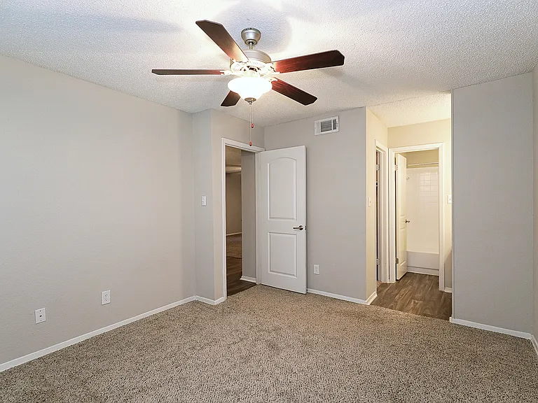 City Crest Apartments — Photo 122