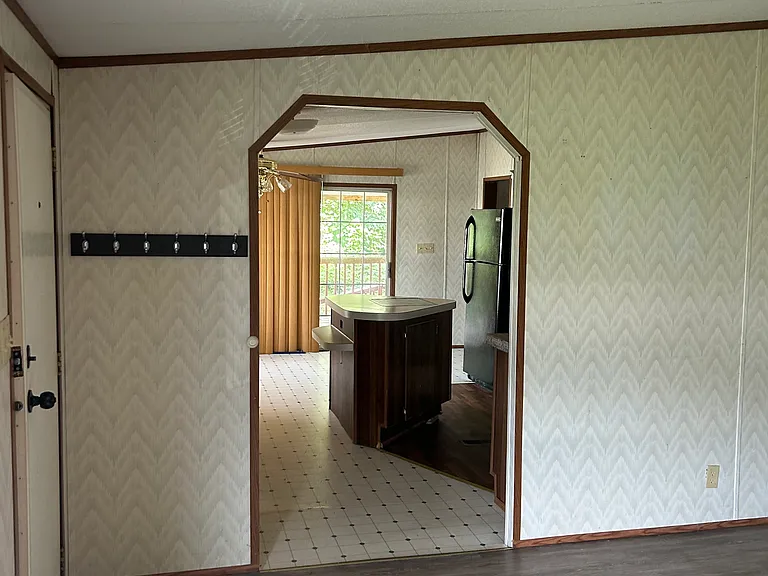 135 Clover Ln — Photo 6