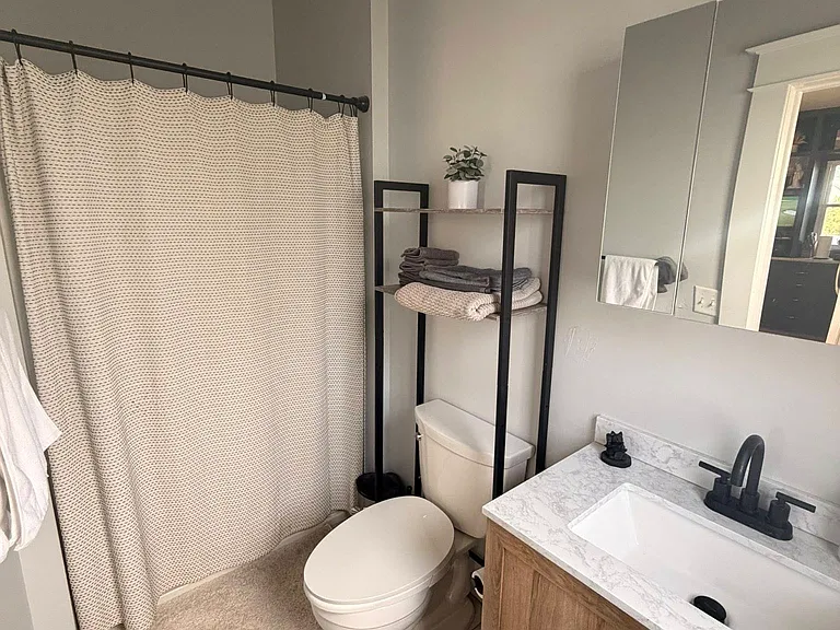 Swift Ave — Photo 3