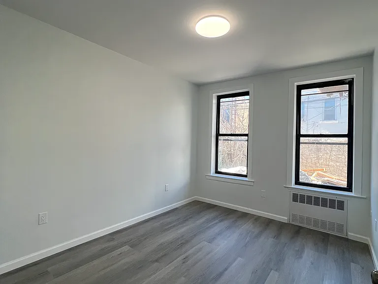 1548 W 8th St #1R — Photo 5