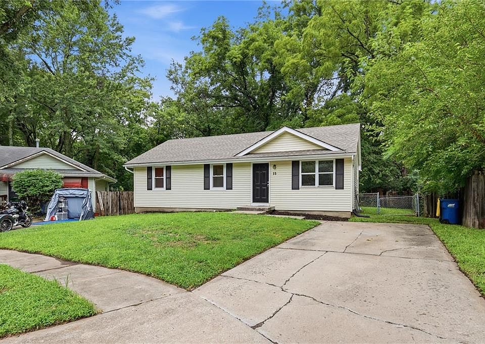 1st image of 15 Brooks Ct