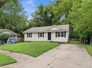 15 Brooks Ct, Liberty, MO 64068