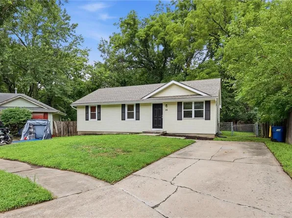 15 Brooks Ct, Liberty, MO 64068