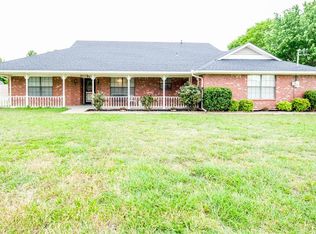 108 Country Dr, Waxahachie, TX 75165