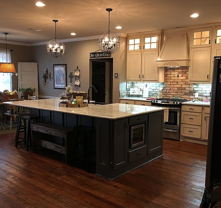 1st image of 200 Lakewood Trl