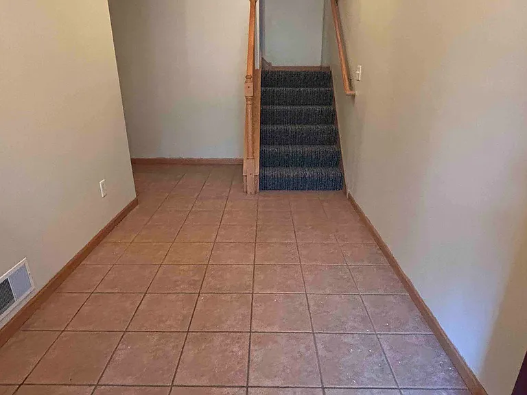 657B Kingfisher Ln #B — Photo 2