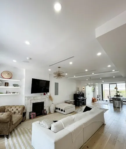 2077 Pacific St — Photo 17