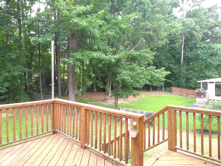 190 Barrington Dr E — Photo 16
