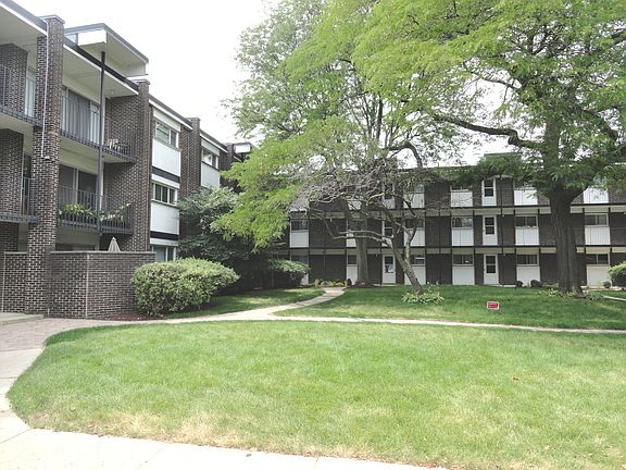 2nd image of 4718 Russett Ln APT 204