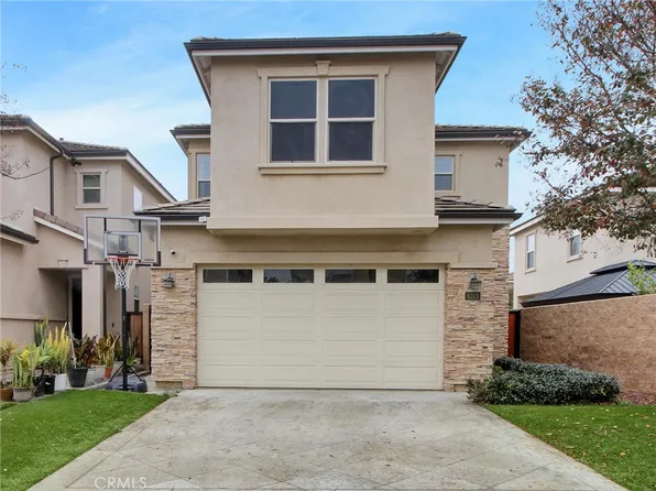 6313 Rancho Parada Rd, Paramount, CA 90723