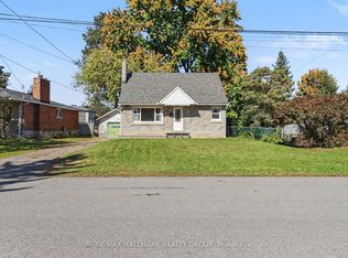 1388 Normandy Cres, Ottawa, ON K2C0N5