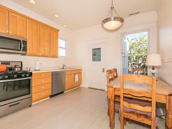 5th image of 154 8th Ave #Top Floor