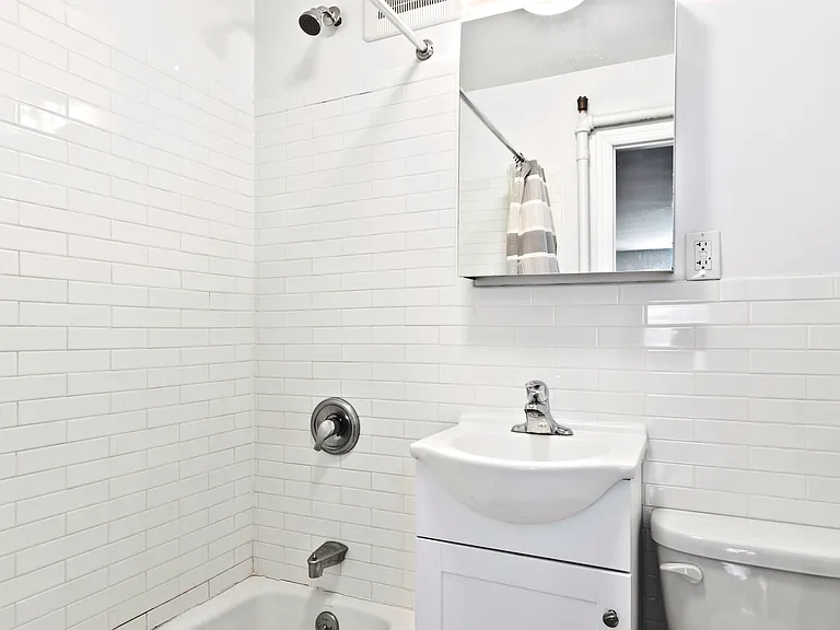 32 W 71st St #4B — Photo 5