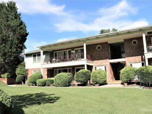 420 Golf View Condo Ln, Hendersonville, NC 28739