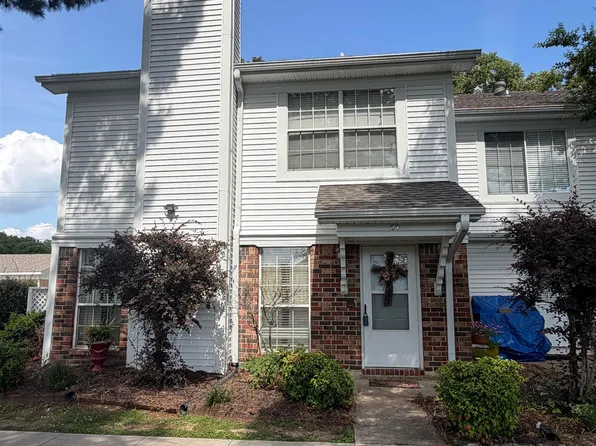 1005 S German Ln APT 27, Conway, AR 72034