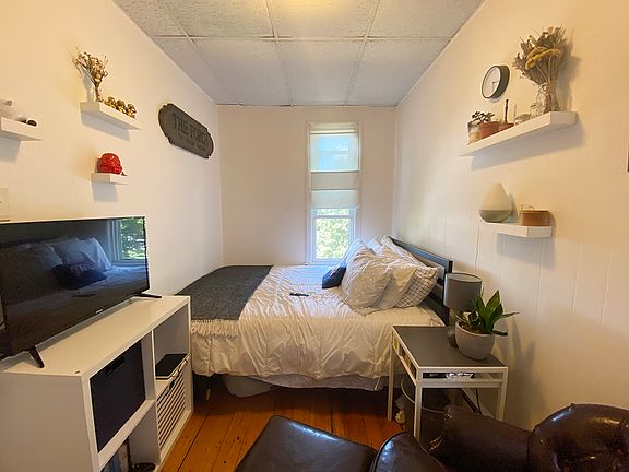 5th image of 496 Sumner St #3