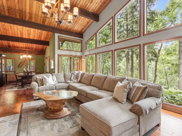 4332 N Deer Run, Cross Plains, WI 53528