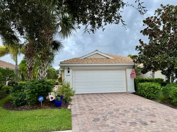 8647 Genova Ct, Naples, FL 34114