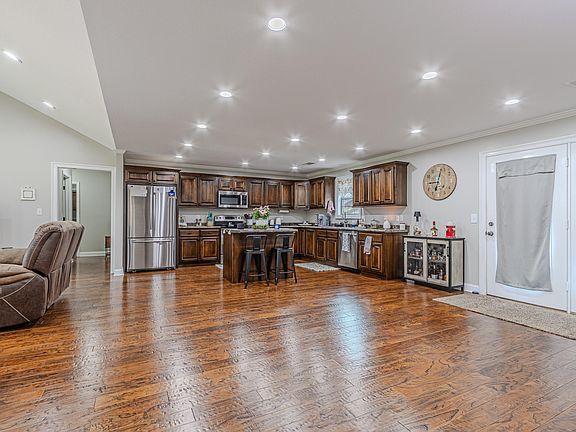 3rd image of 4402 Ridgefield Dr