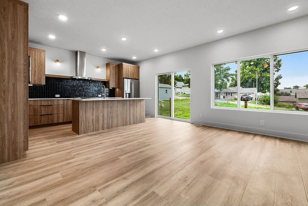 4 bed, 3.5 bath, 2097 sqft, $2,900 — Photo 1