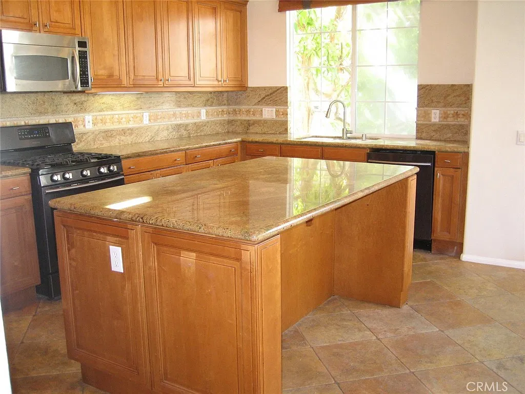 3 bed, 2.5 bath, 1782 sqft, $4,300 — Photo 3