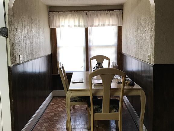 Eat in kitchen