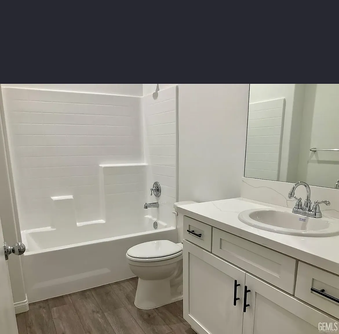 2 bed, 755 sqft, $1,600 — Photo 2