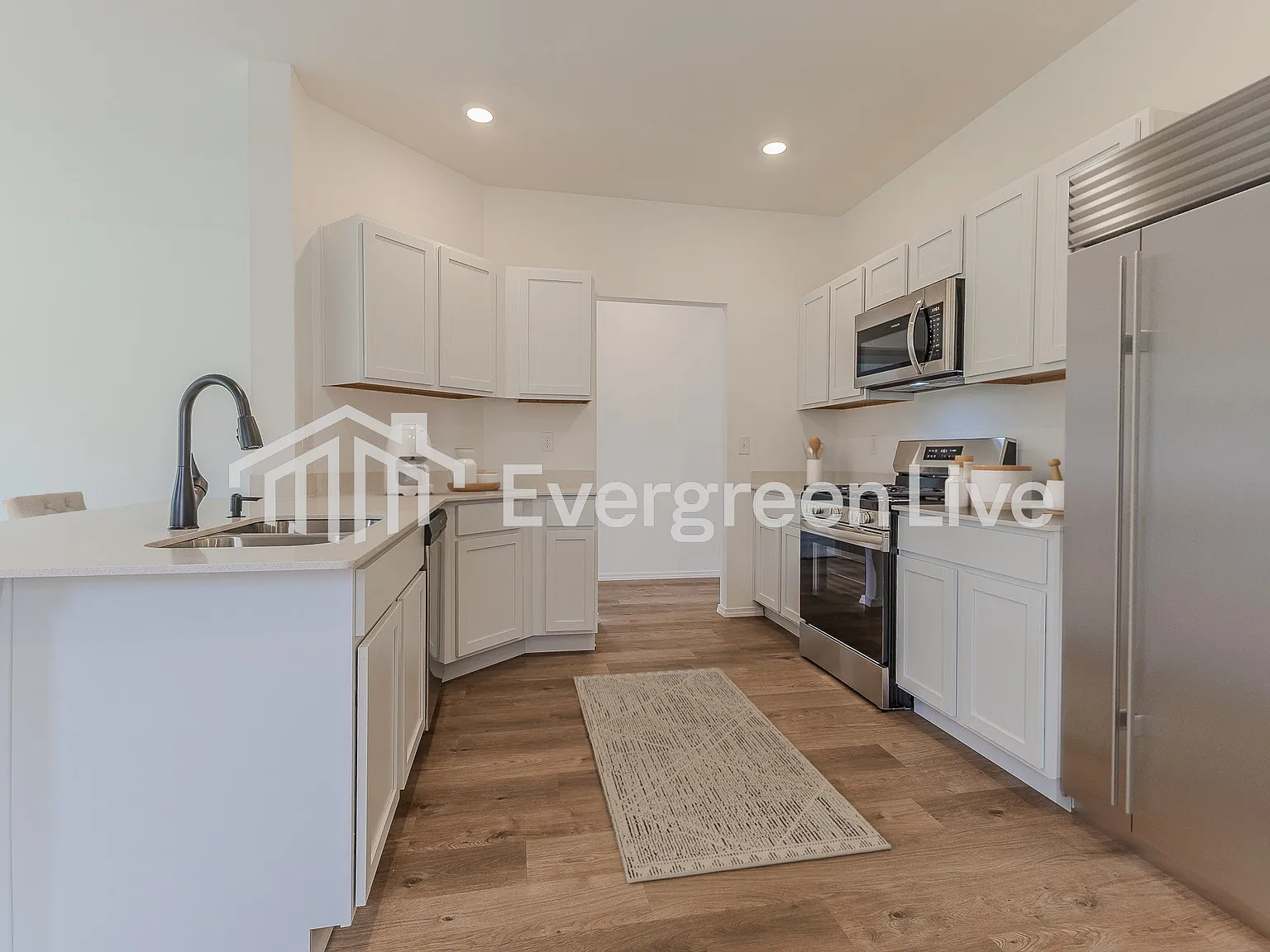 4 bed, 2.0 bath, 1470 sqft, $1,555 — Photo 4