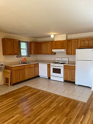 Rented by Metropolis International Realty Inc. | media 1