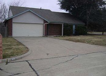 1st image of 845 Woodhaven Ln