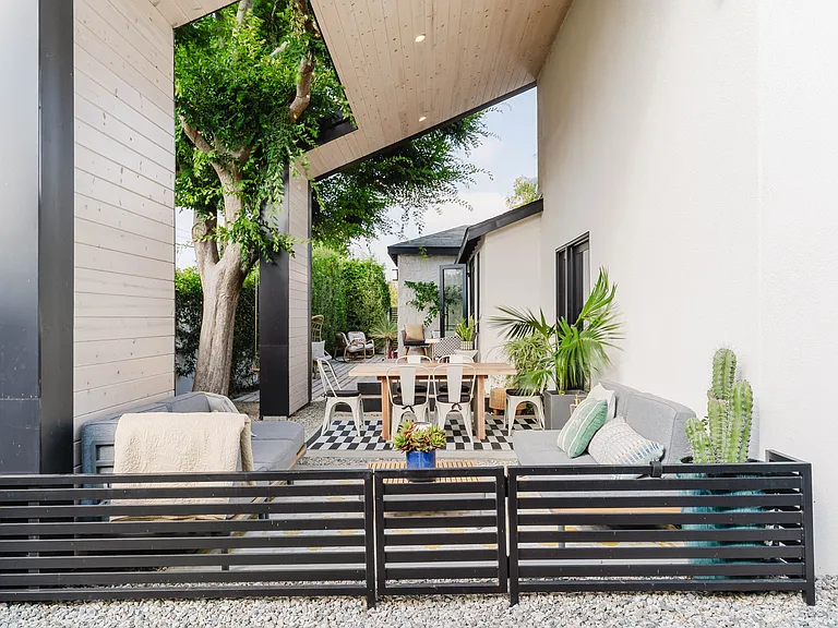 3605 Kelton Ave — Photo 18