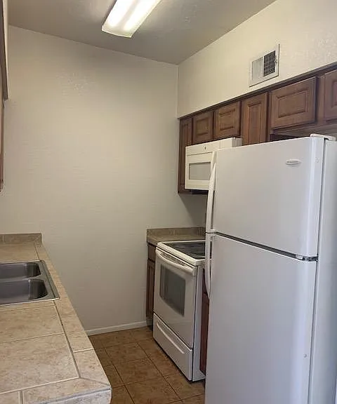 1810 E Blacklidge Dr #726 — Photo 3