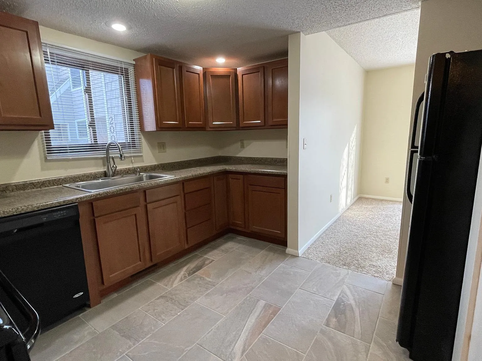 2 bed, 1.5 bath, 1200 sqft, $1,450 — Photo 3