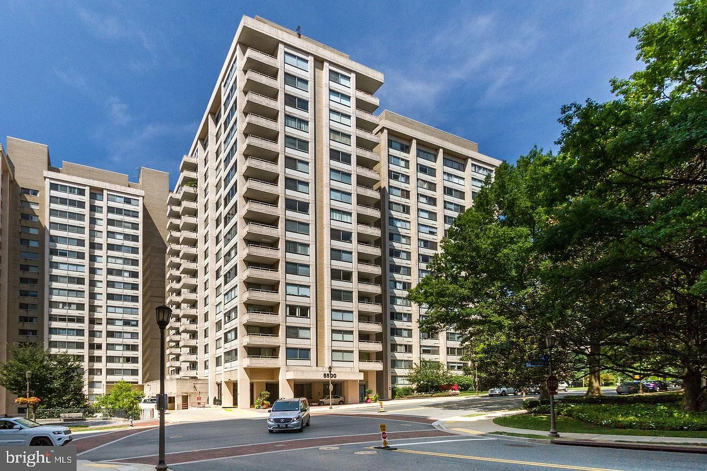 1 bed, 1.0 bath, 879 sqft, $2,750 — Photo 2