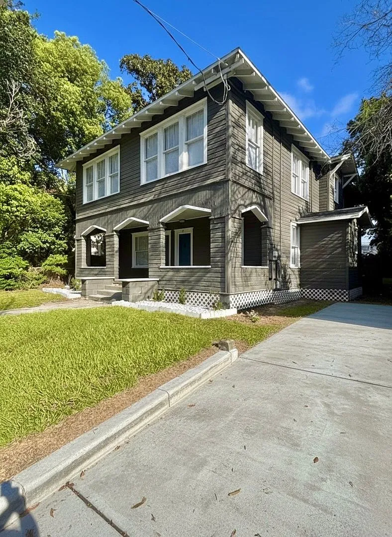 Building Photo - 2561 Rosselle St