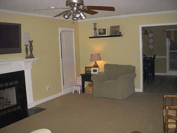 Flat Screen/Fireplace included