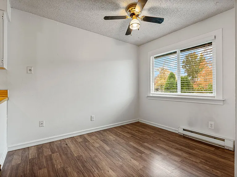 Sandy Terrace Apartments — Photo 12