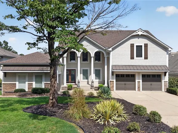 326 Shore Dr, Greenwood, MO 64034