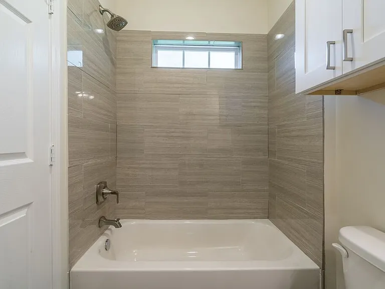 2407 Bois D Arc St — Photo 5