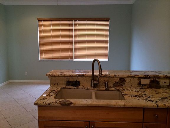 5th image of 980 Chesapeake Bay Ct