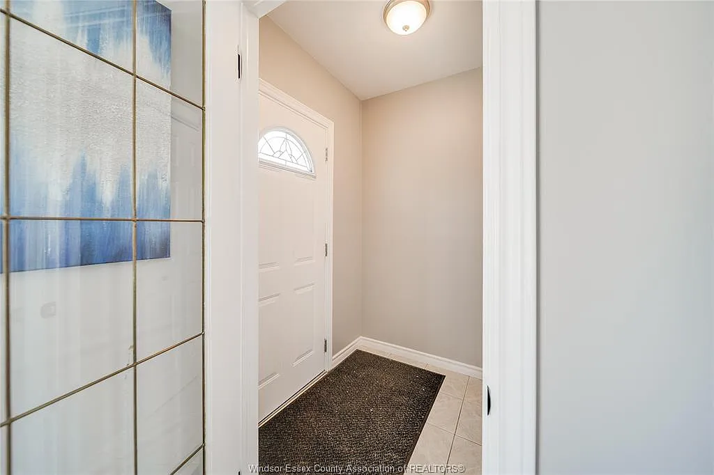 4 bed, 2250 sqft, $3,000 — Photo 4