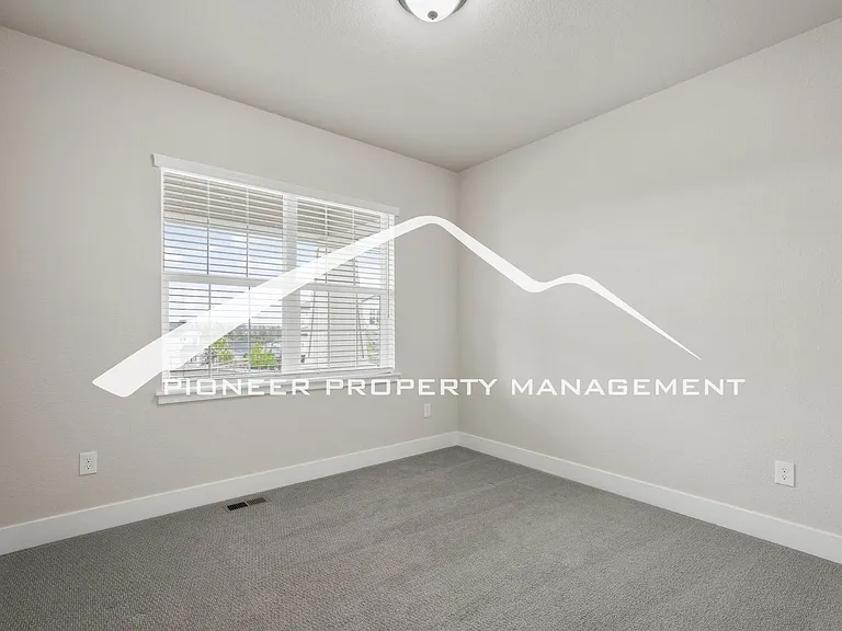 2398 Merlot Dr — Photo 11