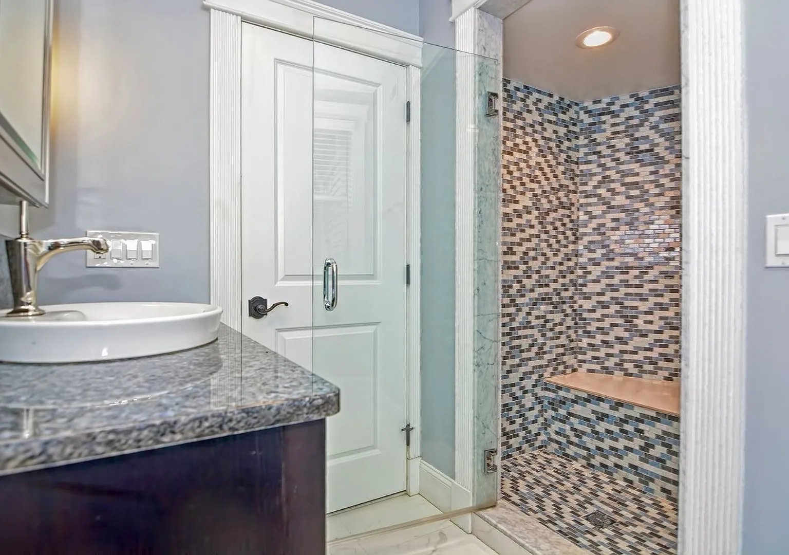 Victorian Elegance Meets Modern Luxury: Multi-Level Condo with Stunning City Views in Washington ... — Photo 2