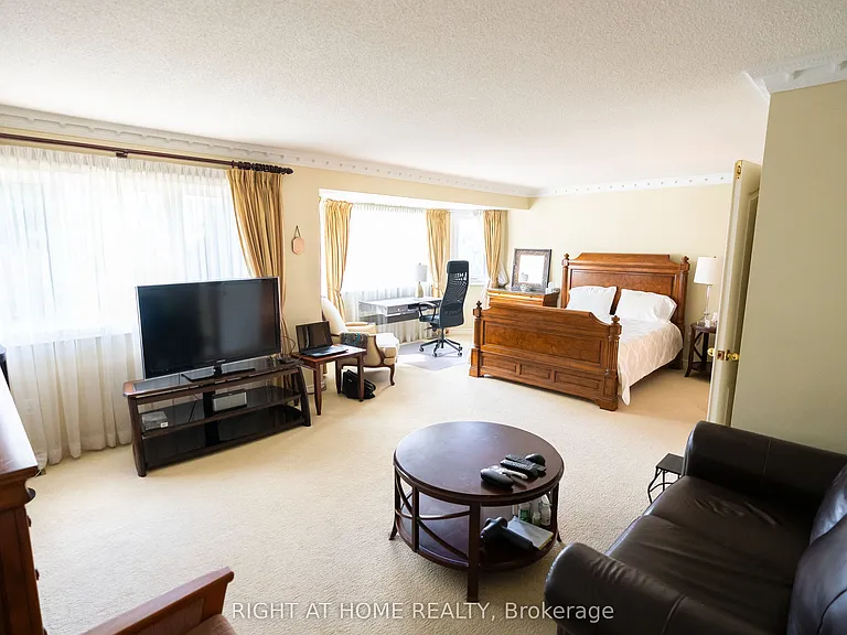 2427 Erin Centre Blvd — Photo 15