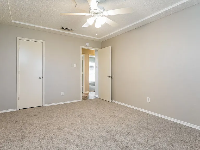 7608 Meadowlark Ln N — Photo 10