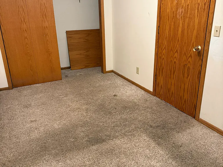 227 2nd St NE #5 — Photo 3