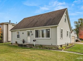 457 W Spring St, South Elgin, IL 60177