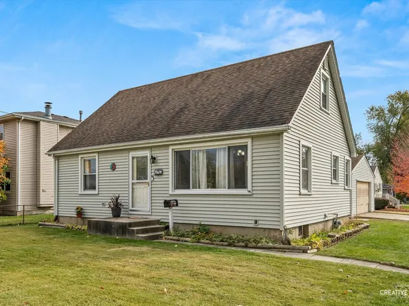 457 W Spring St, South Elgin, IL 60177