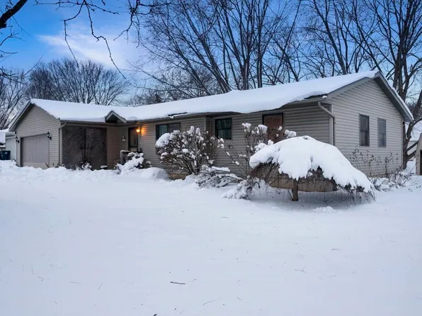 8 Goodland Ave, Deerfield, WI 53531