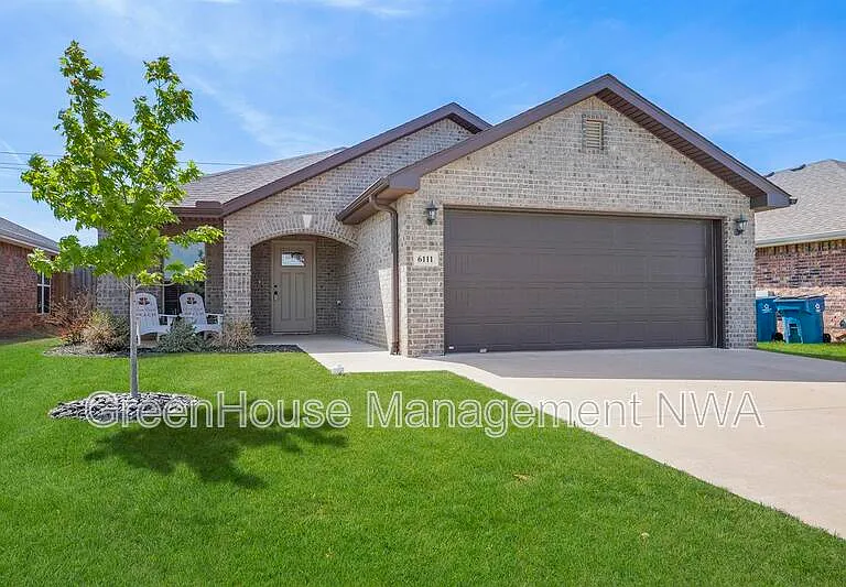 6111 NW McClellen St — Photo 2